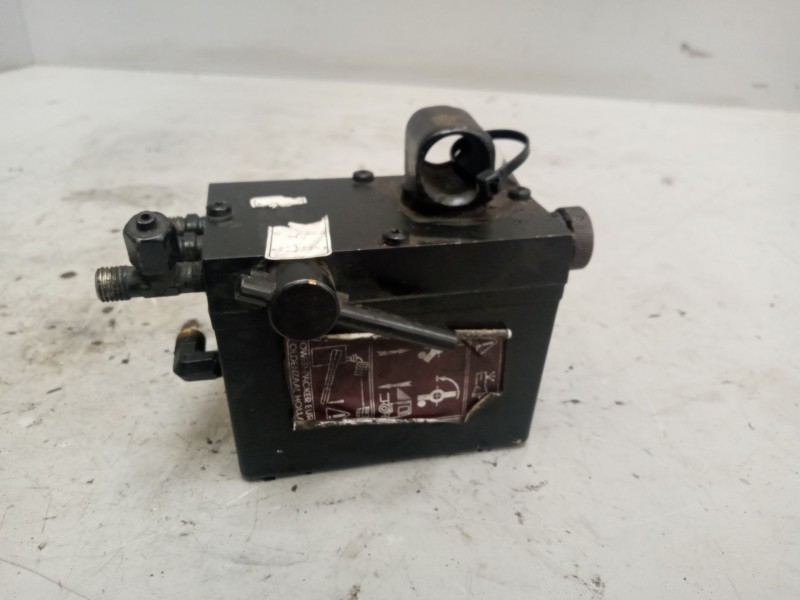 Recambio de bomba elevacion cabina para renault magnum ab diesel referencia OEM IAM 5010615919  