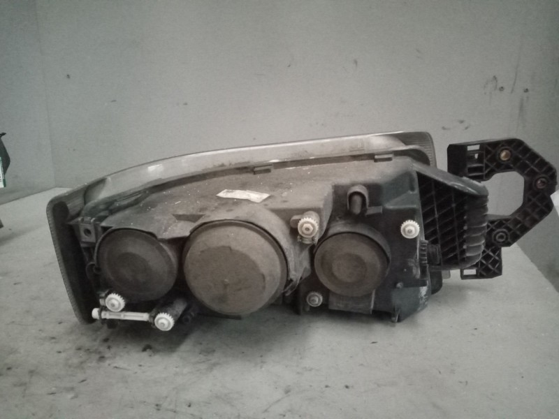 Recambio de faro izquierdo para renault premium distribution referencia OEM IAM 7421636295  