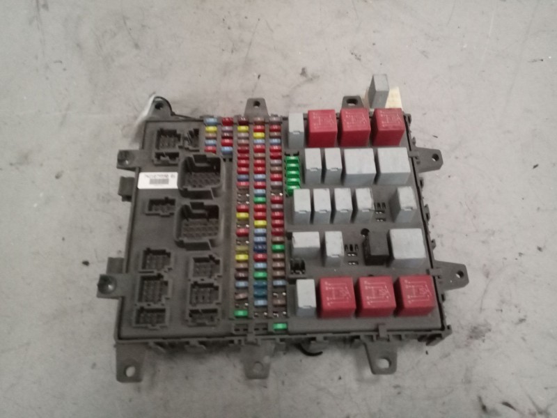 Recambio de caja reles / fusibles para renault premium distribution referencia OEM IAM 7421079590  