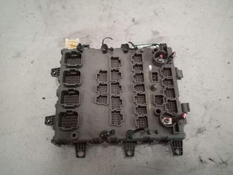 Recambio de caja reles / fusibles para renault premium distribution referencia OEM IAM 7421079590  
