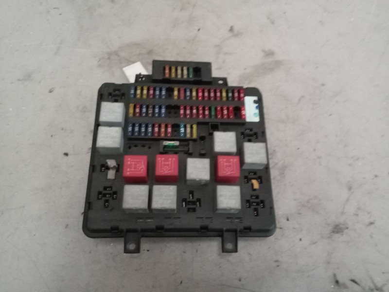 Recambio de caja reles / fusibles para daf serie lf45.xxx desde 06 referencia OEM IAM 5010516886  