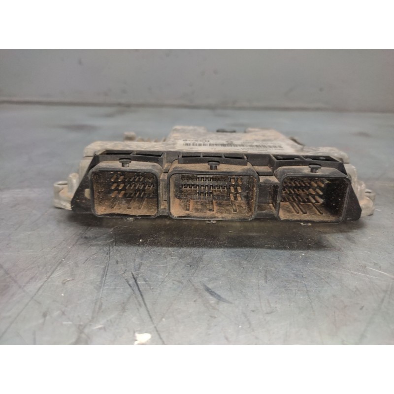 Recambio de centralita motor uce para opel vivaro 1.9 cdti cat (f9q-760 / l08) referencia OEM IAM 0281011529 8200546983 82000516