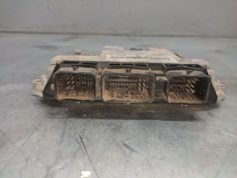 Recambio de centralita motor uce para opel vivaro 1.9 cdti cat (f9q-760 / l08) referencia OEM IAM 0281011529 8200546983 82000516