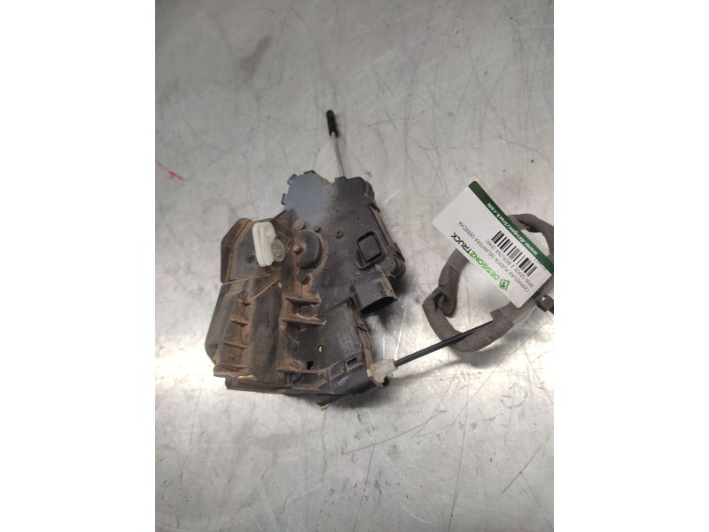 Recambio de cerradura puerta delantera derecha para bmw serie 3 berlina (e46) 318i referencia OEM IAM  7 PINS 