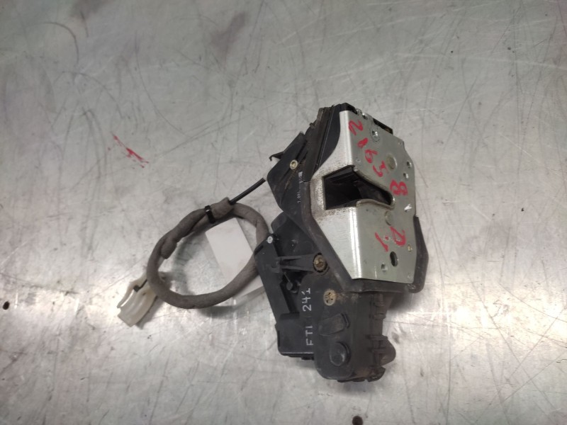 Recambio de cerradura puerta delantera izquierda para bmw serie 3 berlina (e46) 318i referencia OEM IAM  7 PINS 