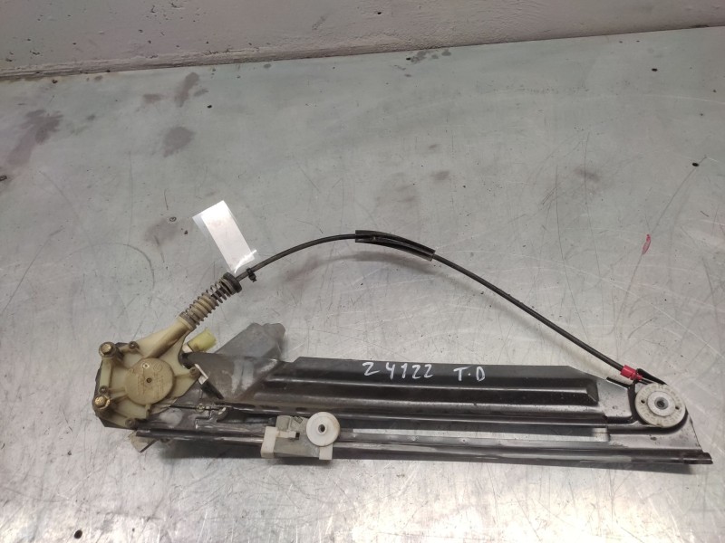 Recambio de elevalunas trasero derecho para bmw serie 5 berlina (e39) 530d referencia OEM IAM 67628360511  