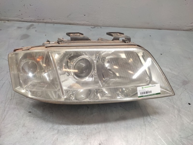 Recambio de faro derecho para audi a6 berlina (4b2) 2.4 (121kw) referencia OEM IAM   