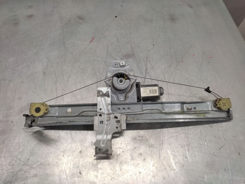 Recambio de elevalunas delantero derecho para peugeot 207 urban referencia OEM IAM 400912D  2 PINS