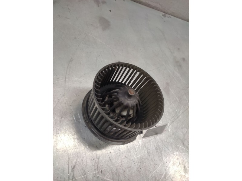 Recambio de ventilador calefaccion para citroën c3 1.4 furio referencia OEM IAM G204  665878C