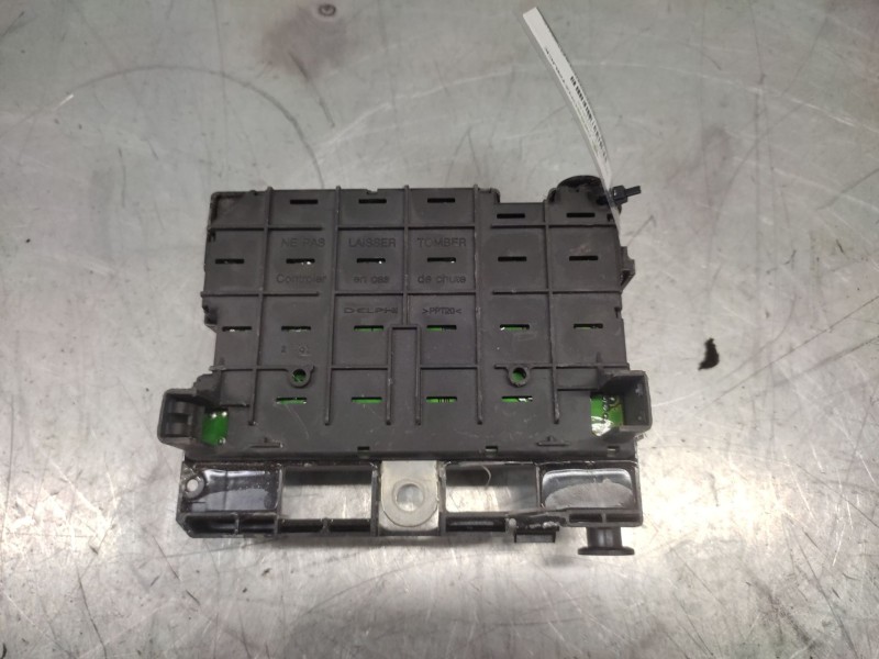 Recambio de caja reles / fusibles para peugeot 307 (s1) xr clim referencia OEM IAM 9650664180  