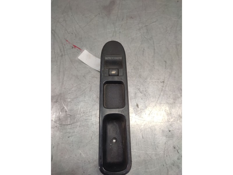 Recambio de mando elevalunas delantero derecho para peugeot 207 xs pack referencia OEM IAM 9654860777  4 PINS