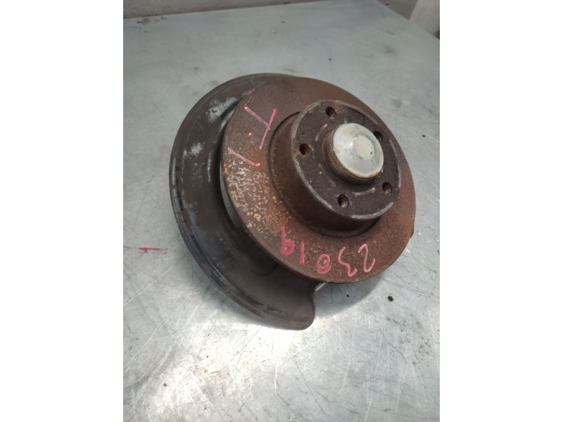 Recambio de buje trasero izquierdo para opel vivaro 1.9 cdti cat (f9q-760 / l08) referencia OEM IAM   