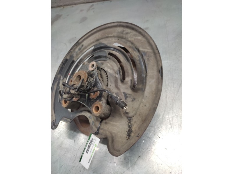 Recambio de buje trasero izquierdo para opel vivaro 1.9 cdti cat (f9q-760 / l08) referencia OEM IAM   