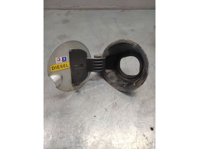 Recambio de tapa exterior combustible para peugeot 207 urban referencia OEM IAM   