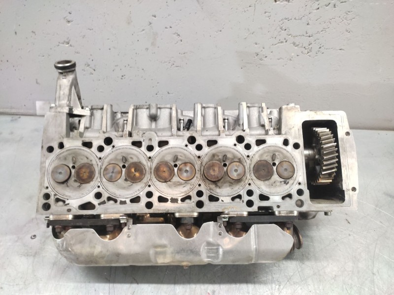 Recambio de culata para volkswagen touareg (7l6) tdi v10 referencia OEM IAM 071033735  