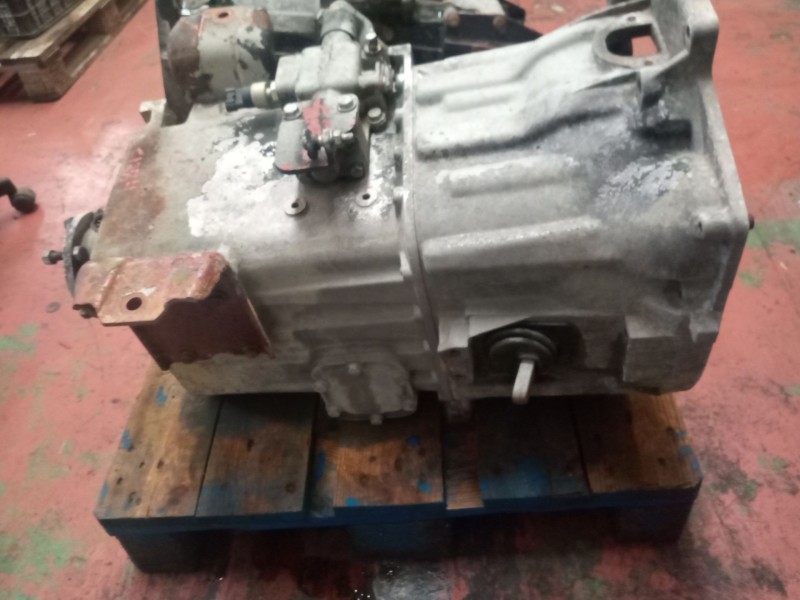 Recambio de caja cambios para iveco eurocargo referencia OEM IAM 2865613P00 7712347 8869368