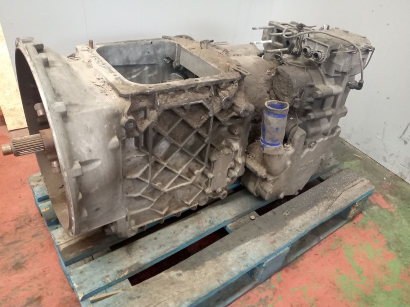 Recambio de despiece caja cambios para volvo trucks b12b referencia OEM IAM VT2412B  3190325