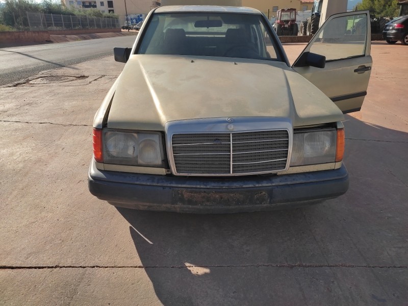 mercedes-benz clase e (w124) berlina del año 1986