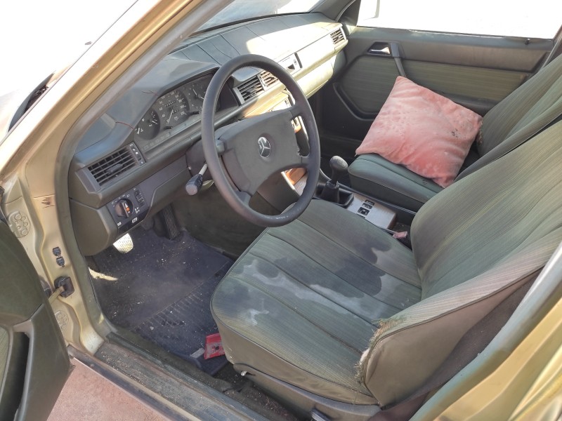 mercedes-benz clase e (w124) berlina del año 1986