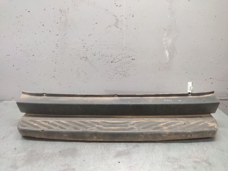 Recambio de paragolpes trasero para volkswagen crafter combi (2e) combi 35 batalla mediana con techo alto referencia OEM IAM  CE