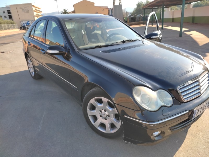 mercedes-benz clase c (w203) berlina del año 2004