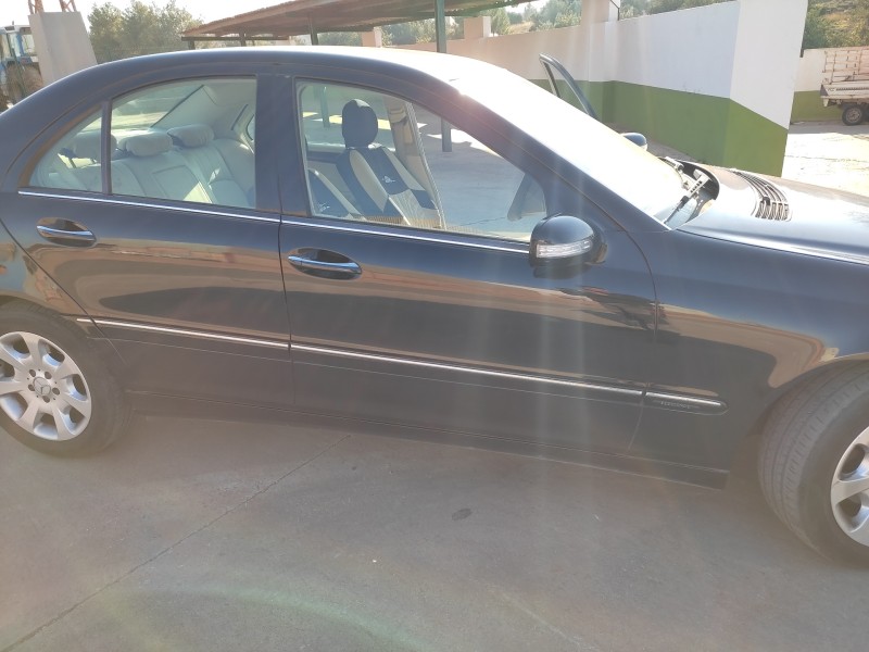 mercedes-benz clase c (w203) berlina del año 2004