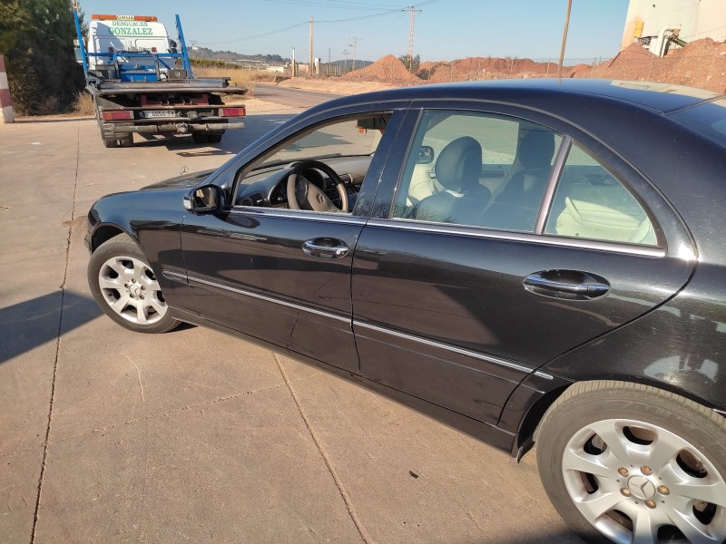 mercedes-benz clase c (w203) berlina del año 2004