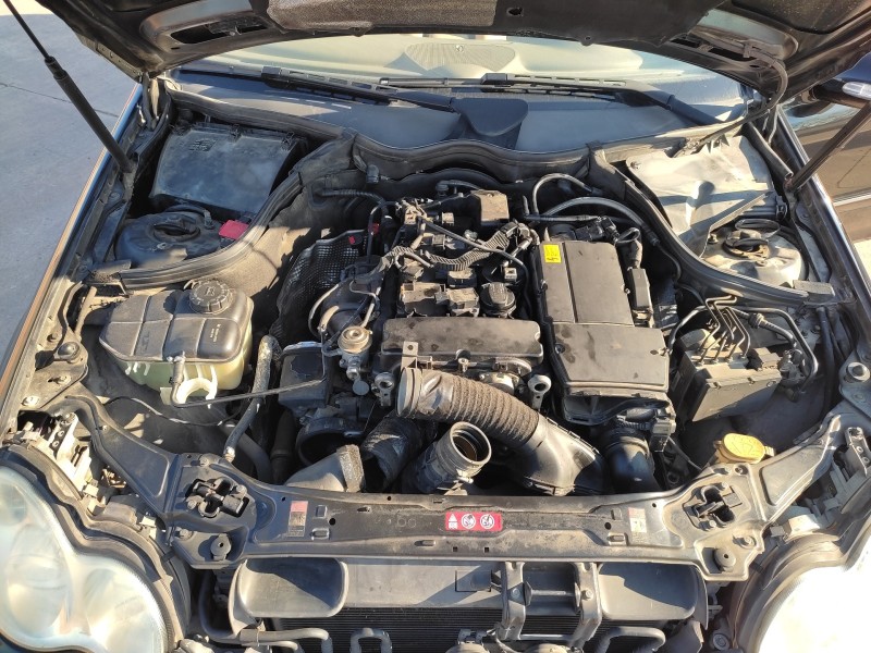 mercedes-benz clase c (w203) berlina del año 2004