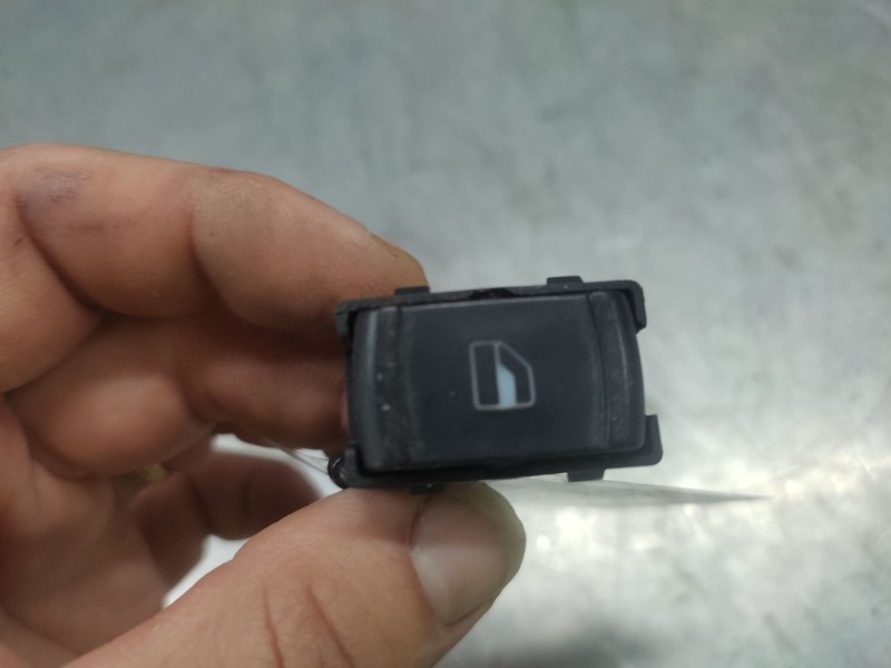 Recambio de mando elevalunas delantero derecho para volkswagen golf iv berlina (1j1) 1.9 tdi referencia OEM IAM 3B0959855B  