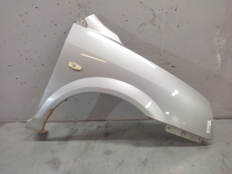 Recambio de aleta delantera derecha para kia carens 2.0 crdi ex monovolumen referencia OEM IAM   