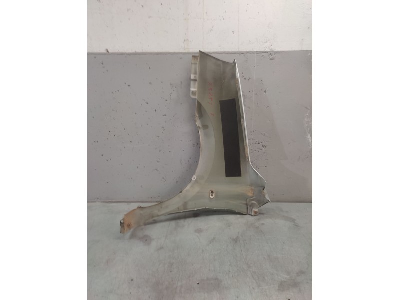 Recambio de aleta delantera derecha para kia carens 2.0 crdi ex monovolumen referencia OEM IAM   