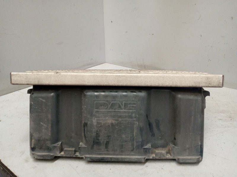 Recambio de tapa bateria para daf serie xf105.xxx 12.9 diesel referencia OEM IAM 1791916  