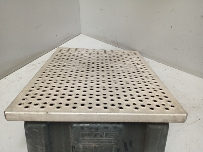 Recambio de tapa bateria para daf serie xf105.xxx 12.9 diesel referencia OEM IAM 1791916  