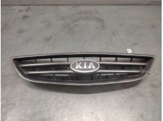 Recambio de rejilla delantera central para kia carens 2.0 crdi ex monovolumen referencia OEM IAM   