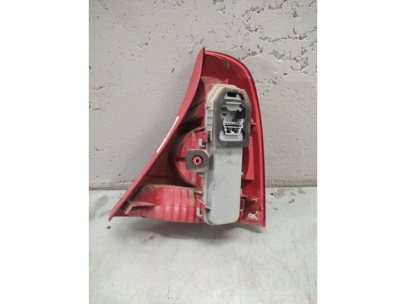 Recambio de piloto trasero izquierdo para renault clio ii fase ii (b/cb0) authentique referencia OEM IAM   