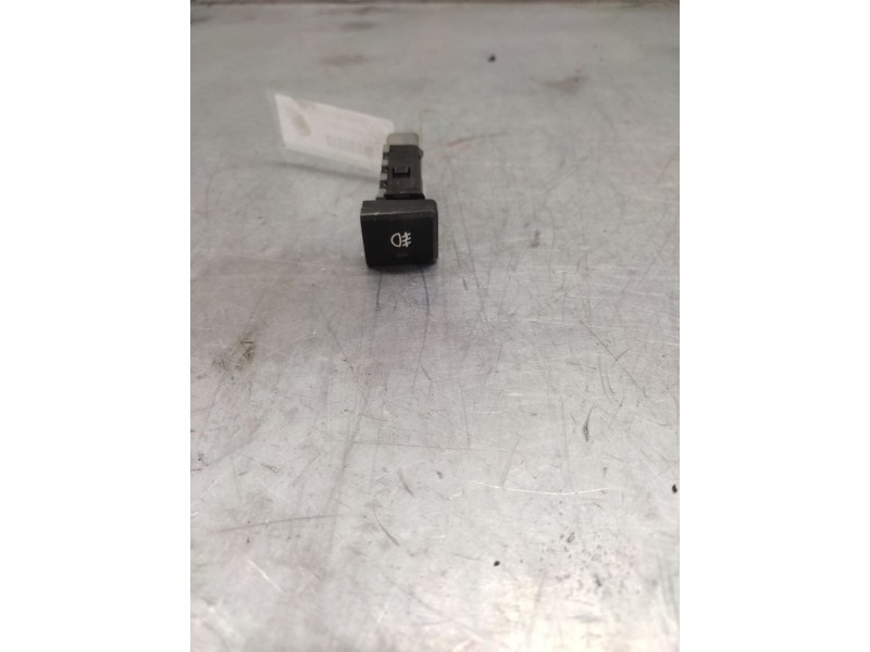 Recambio de boton antiniebla trasero para kia carens 2.0 crdi ex monovolumen referencia OEM IAM  6 PINS 