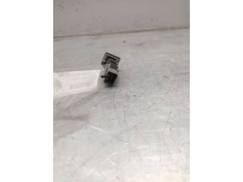 Recambio de boton antiniebla trasero para kia carens 2.0 crdi ex monovolumen referencia OEM IAM  6 PINS 