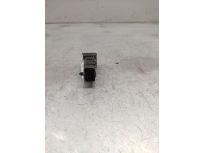 Recambio de boton antiniebla para kia carens 2.0 crdi ex monovolumen referencia OEM IAM  6 PINS 