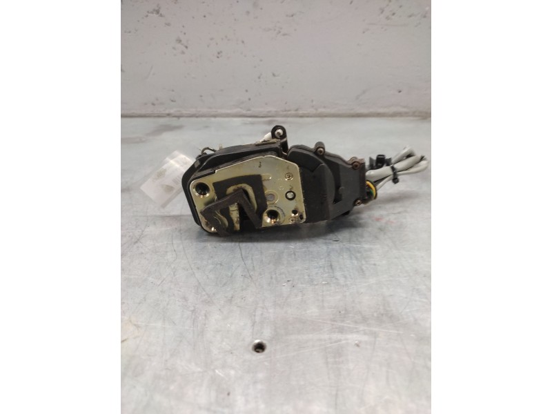 Recambio de cerradura puerta delantera derecha para kia carens 2.0 crdi ex monovolumen referencia OEM IAM   