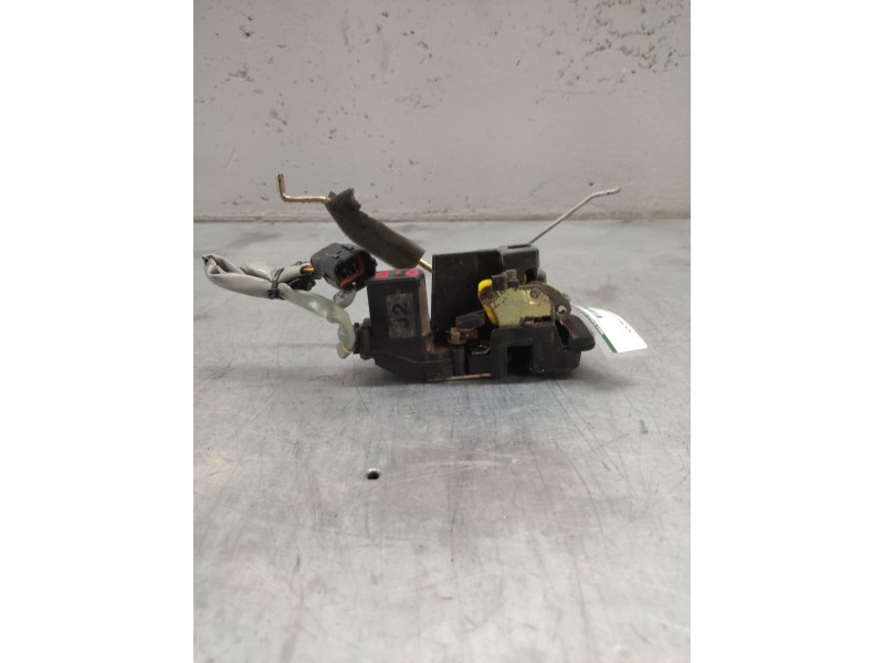 Recambio de cerradura puerta delantera derecha para kia carens 2.0 crdi ex monovolumen referencia OEM IAM   