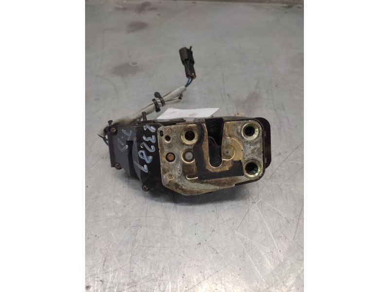 Recambio de cerradura puerta trasera derecha para kia carens 2.0 crdi ex monovolumen referencia OEM IAM   