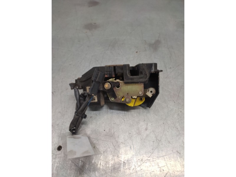 Recambio de cerradura puerta trasera izquierda para kia carens 2.0 crdi ex monovolumen referencia OEM IAM   