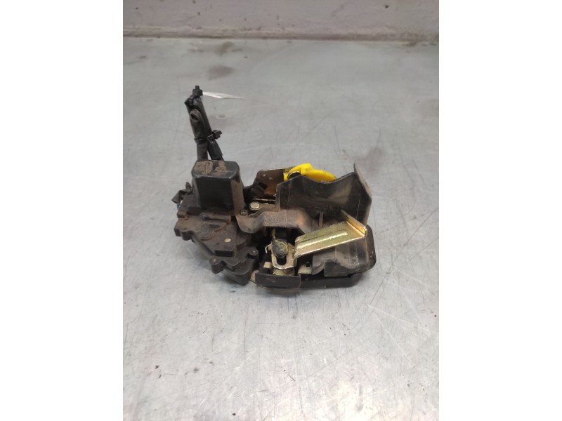 Recambio de cerradura puerta trasera izquierda para kia carens 2.0 crdi ex monovolumen referencia OEM IAM   