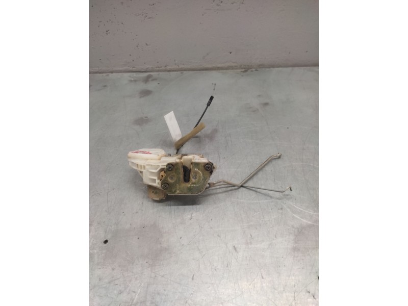 Recambio de cerradura puerta delantera derecha para mitsubishi pajero -- referencia OEM IAM   