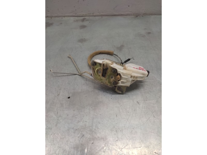 Recambio de cerradura puerta delantera izquierda para mitsubishi pajero -- referencia OEM IAM   