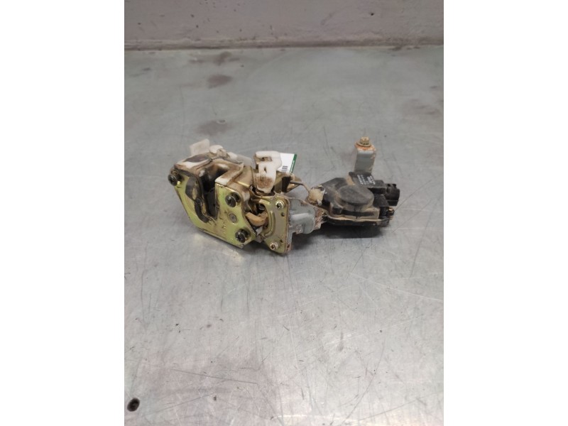 Recambio de cerradura puerta trasera izquierda para mitsubishi pajero -- referencia OEM IAM   