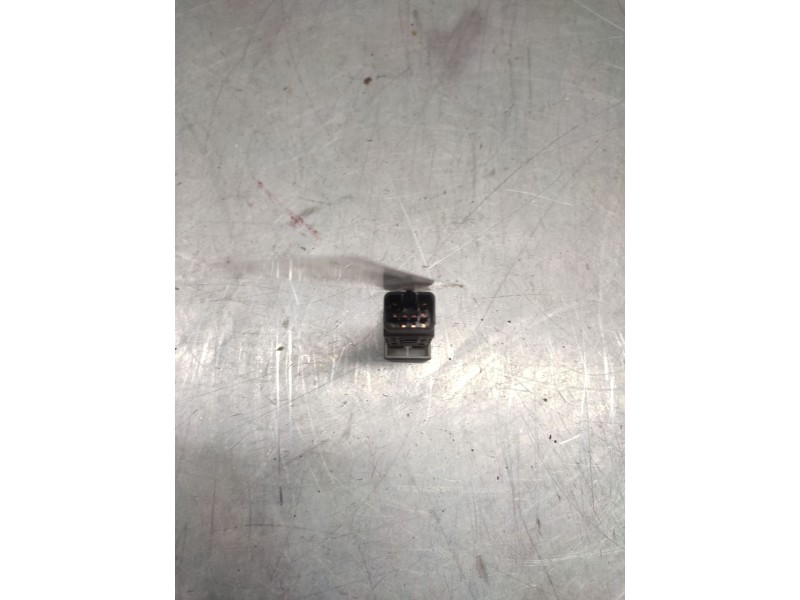 Recambio de boton antivaho para kia carens 2.0 crdi ex monovolumen referencia OEM IAM  6 PINS 