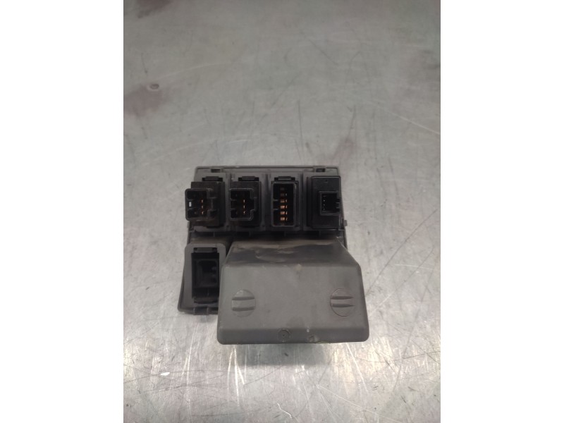 Recambio de botonera para kia carens 2.0 crdi ex monovolumen referencia OEM IAM   