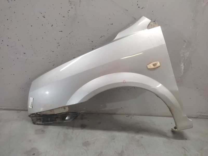 Recambio de aleta delantera izquierda para kia carens 2.0 crdi ex monovolumen referencia OEM IAM   