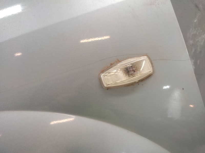 Recambio de aleta delantera izquierda para kia carens 2.0 crdi ex monovolumen referencia OEM IAM   